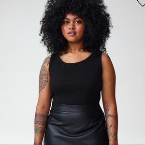 UNIVERSAL STANDARD Petite Loire Ribbed Tank Black